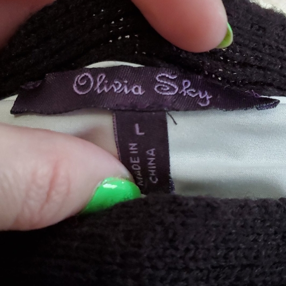 Black sweater with built in white shirt underneath - Picture 6 of 10